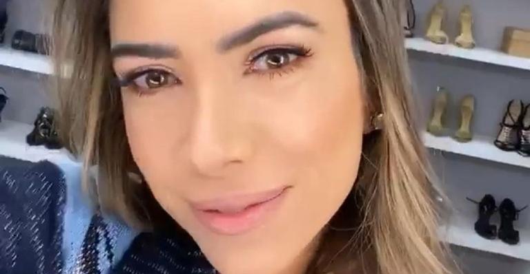 Patrícia Abravanel aparece com máscara de prevenção reforçada e lamenta: ”Vamos ter que acostumar”