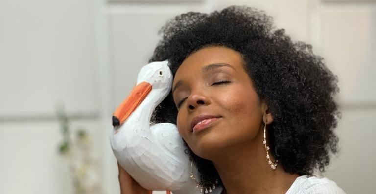Thelma Assis ganha pelicano de decoração da casa do BBB20: ”Grande recordação”