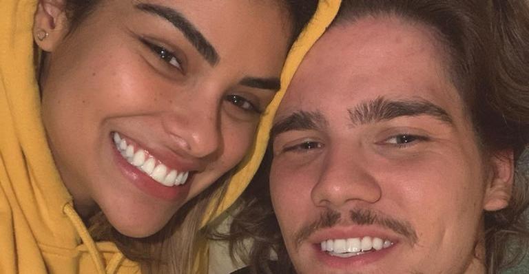 Ex-BBB Munik Nunes compartilha clique ao lado do namorado, Caio César: ”Saudade”