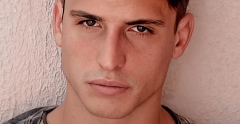 Sem fotos oficiais após sair do BBB, Felipe Prior mostra prévia do seu próprio ensaio fotográfico