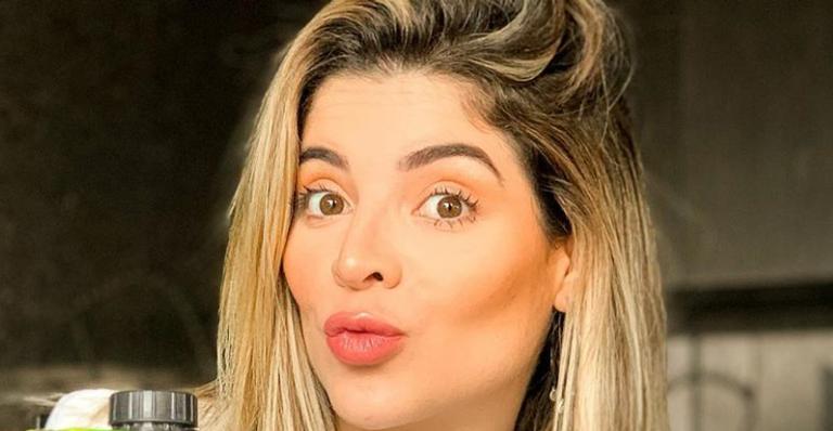 GKay eleva a temperatura da web ao surgir de biquíni em cliques sensuais