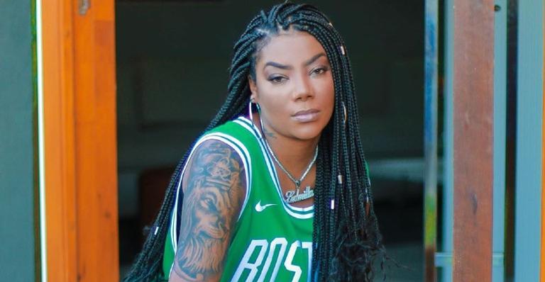 Após receber alta do hospital, Ludmilla publica foto com cara de brava e arranca elogios nas redes