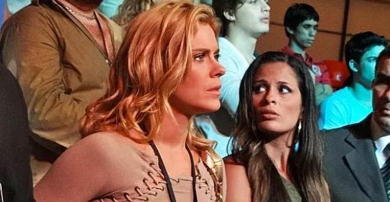 Teodora flagra dois personagens na cama na novela ‘Fina Estampa’
