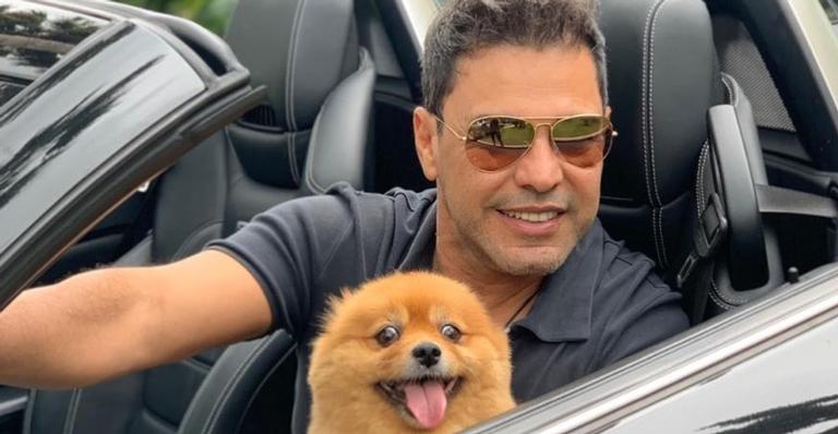 Zezé Di Camargo compartilha registros especiais ao lado da cachorrinha e encanta web