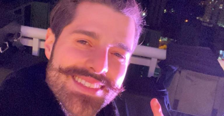 Alok se emociona ao relembrar acidente aéreo: ”Faz 2 anos que Renascemos”