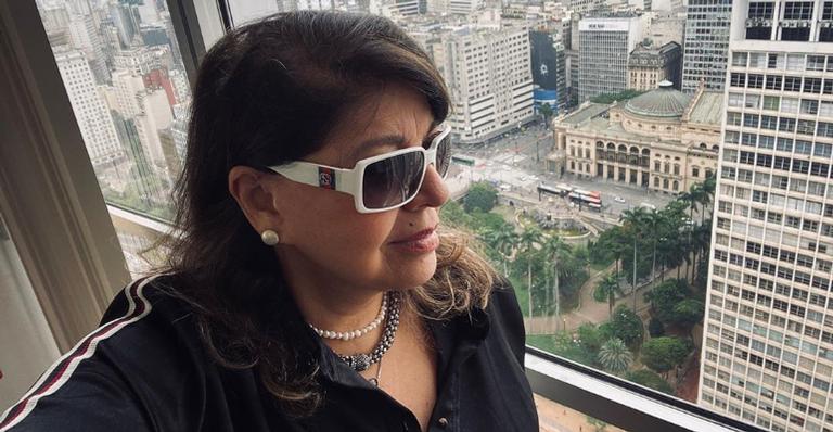 Roberta Miranda relembra o dia que fez a sua pinta em cima dos lábios: ”Coragem”