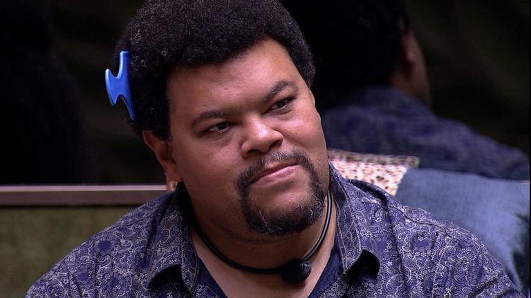 Durante live, Babu Santana fala sobre seu nome artístico: ”Aprendi a usar a meu favor”