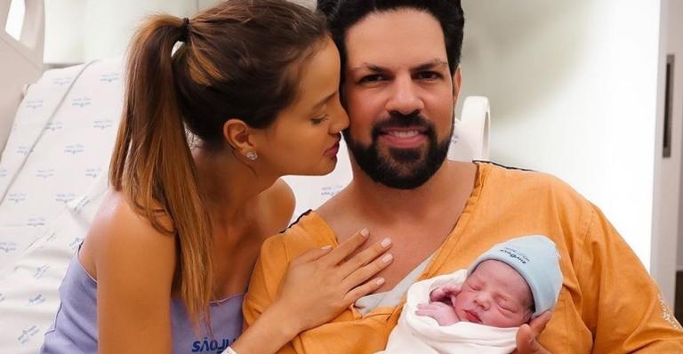 Biah Rodriguez baba ao ver Sorocaba cuidando do filho recém-nascido de madrugada: ”Turno do papai”