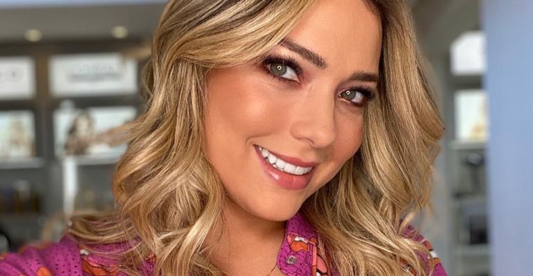 Carol Dantas diverte fãs ao aparecer com Valentin dormindo no seu colo