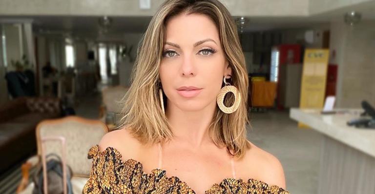 Sheila Mello se declara para o namorado no Dia do Abraço: ”Me confortou, deu paz”