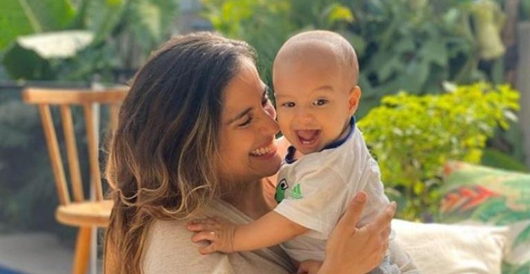 Camilla Camargo comemora dez meses do filho e encanta a web ao exibir momento fofo