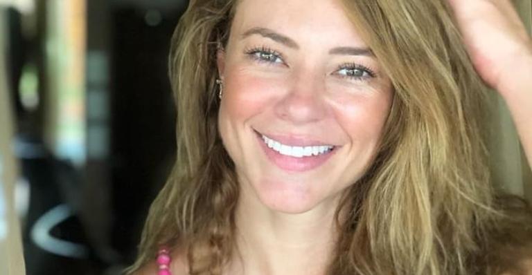 Paolla Oliveira posa deslumbrante em meio à natureza: ”Saudação ao sol”