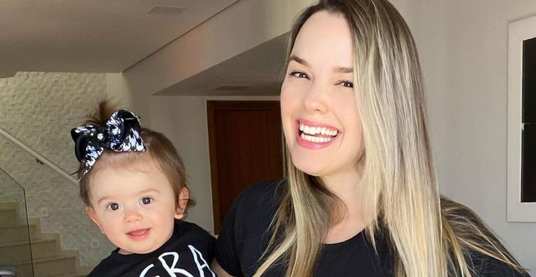 Thaeme anuncia nova música com clique fofo da filha, Liz, e encanta a web: ”Princesa mais linda”