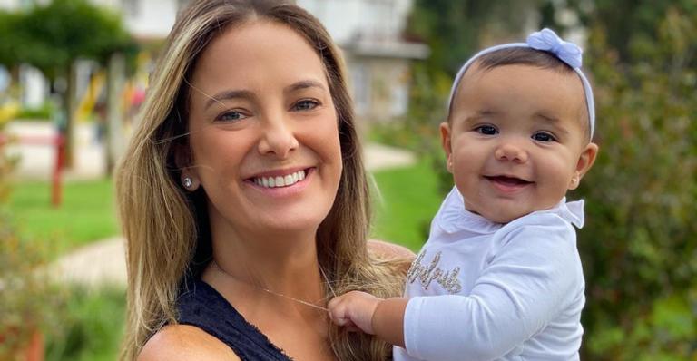 Ticiane Pinheiro mostra Manuella fantasiada de coelhinha: ”Muita fofura e amor”