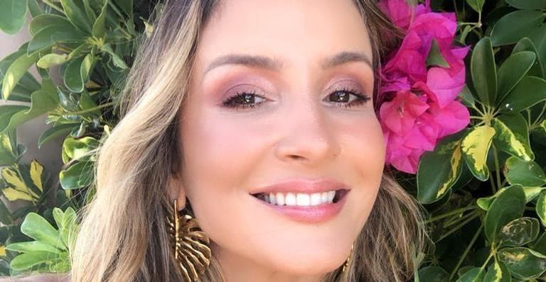 Marido de Claudia Leitte posa ao lado dos três filhos do casal e cantora se declara: ”Somos um”