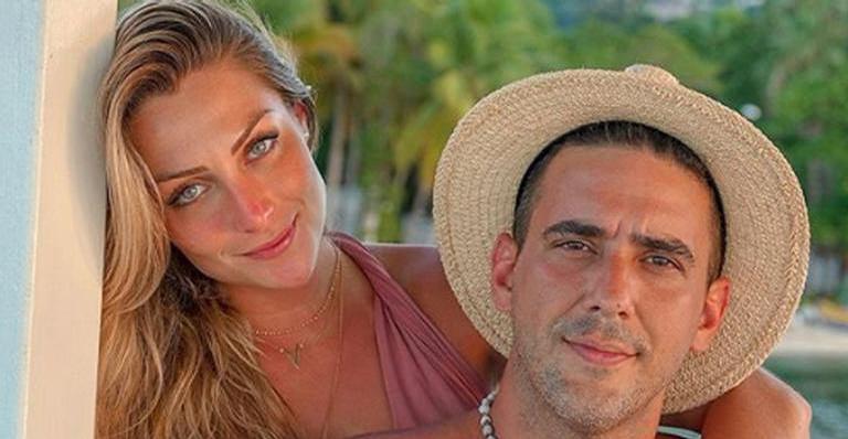 André Marques se declara para a namorada em post de aniversário: ”Você é iluminada”