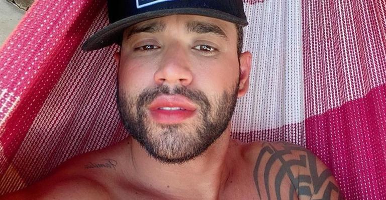 Gusttavo Lima encanta com selfies ao lado dos filhos e semelhança impressiona: ”Parecem gêmeos!”