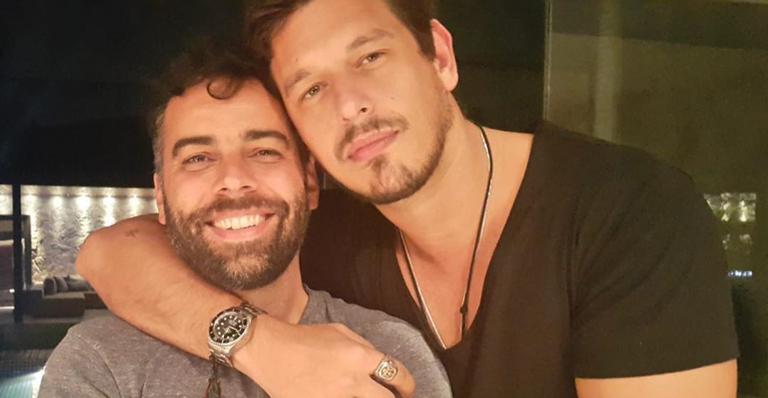 Usando suas redes sociais, João Vicente de Castro parabeniza amigo: ”Te amo meu irmão”
