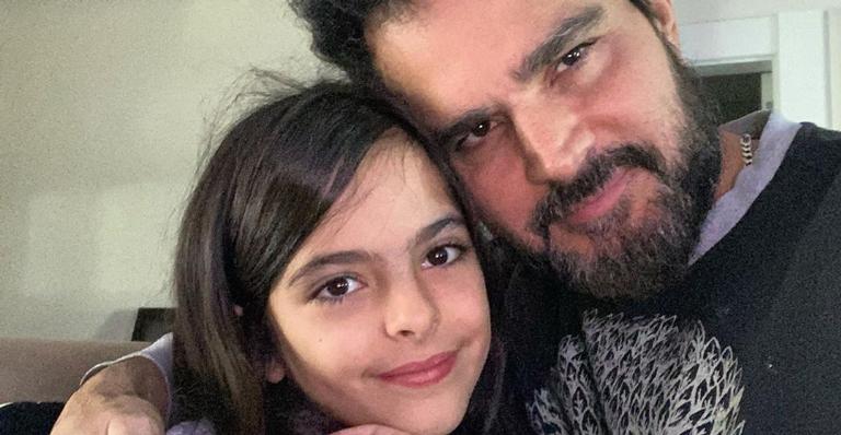 Luciano Camargo encanta web ao se declarar para uma das filhas: ”Minha amada Isabella”