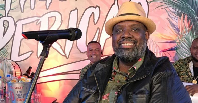 Uma semana após ser internado, Péricles volta para casa: ”Estou bem e recuperado”