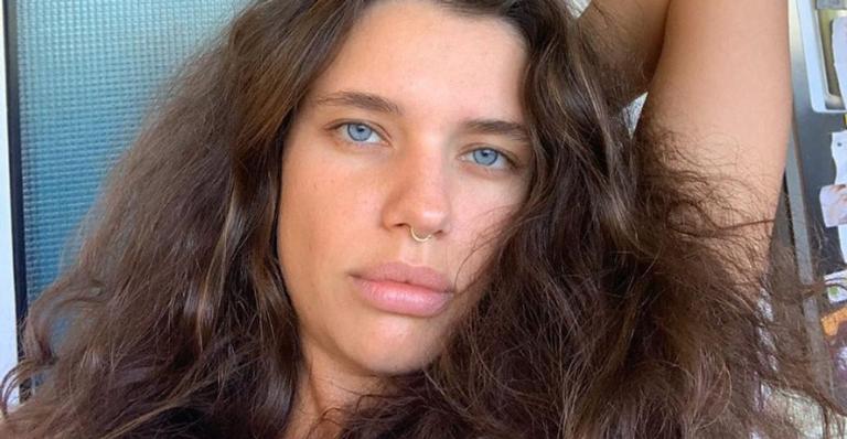 Bruna Linzmeyer encanta fãs ao relembrar clique da infância: ”Que fofurinha!”