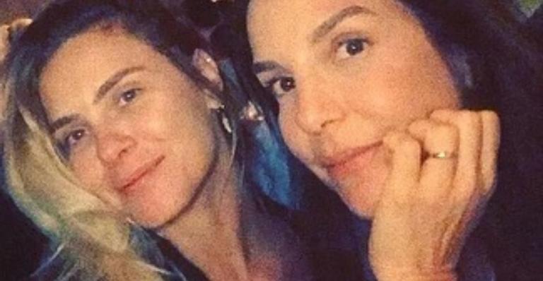 Carolina Dieckmann faz texto emocionante para parabenizar Ivete Sangalo: ”Você é luz purinha”