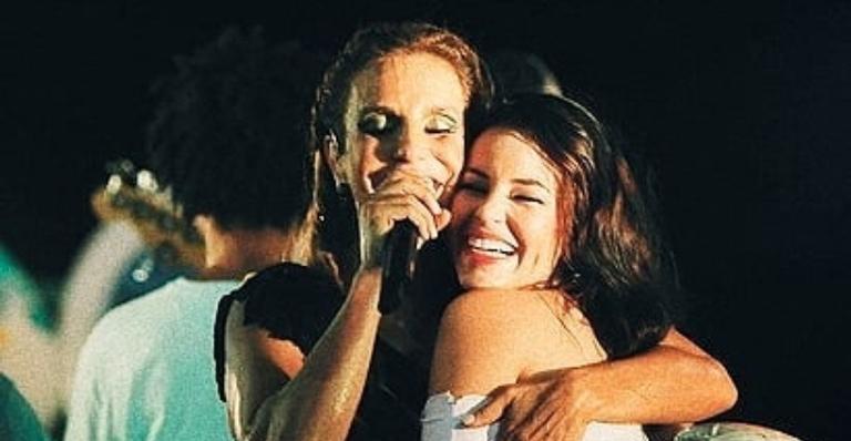 Ivete Sangalo completa 48 anos e ganha bela homenagem de Paolla Oliveira: ”Mainha”