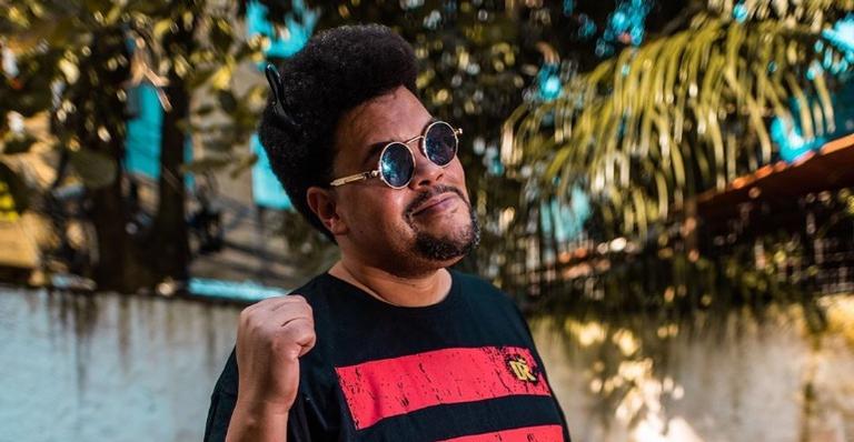 Babu Santana posta foto rara ao lado da mãe: ”Lembrança boa”