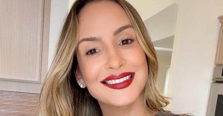 Claudia Leitte relembra cliques durantes shows e declara: ”O palco é a minha casa!”