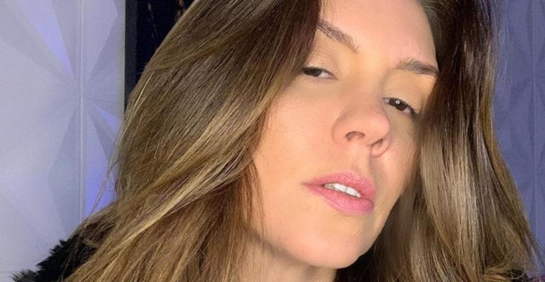 Simony empina o bumbum com macacão justíssimo de academia e impressiona: ”Que mulher”