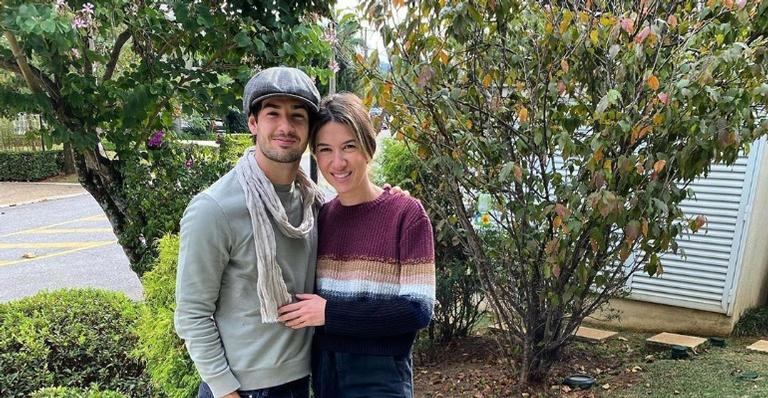 Alexandre Pato e Rebeca Abravanel se exercitam ao ar livre