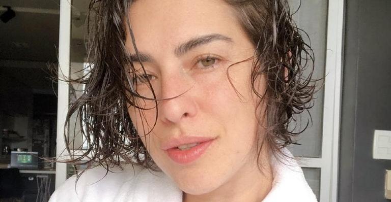 Fe Paes Leme posa ao redor de caixas de mudança e revela: ”São Paulo, estou chegando de volta”