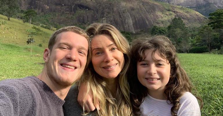 Leticia Spiller encanta ao mostrar momento de cumplicidade entre seus dois filhos