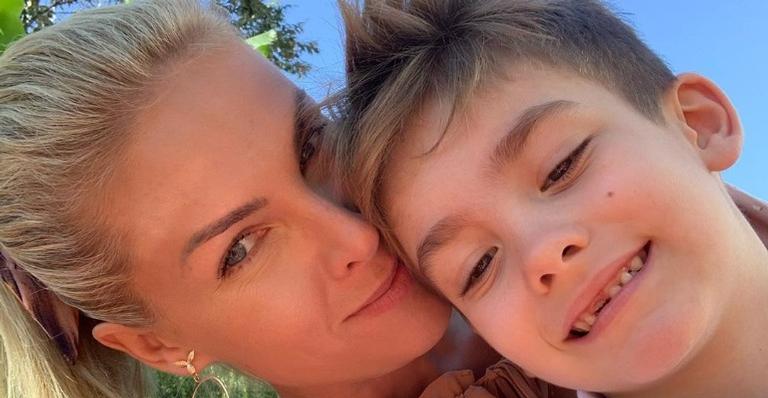 Ana Hickmann encanta seguidores com flagras do filho ainda de pijama: ”Domingueira”