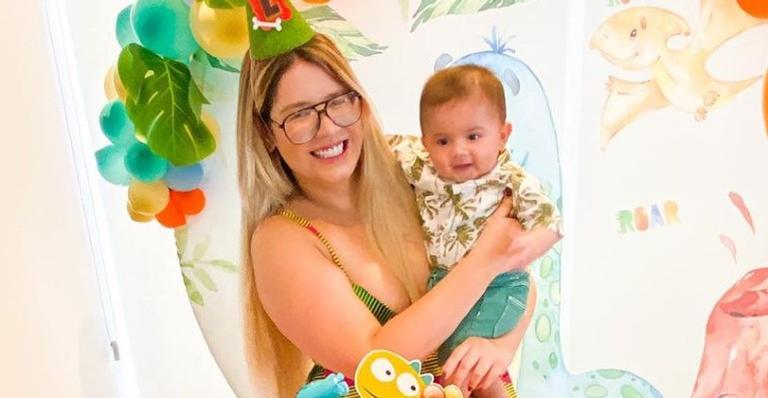 Marília Mendonça publica cliques hilários com Leo e brinca: ”Ser mãe resumido em duas fotos”