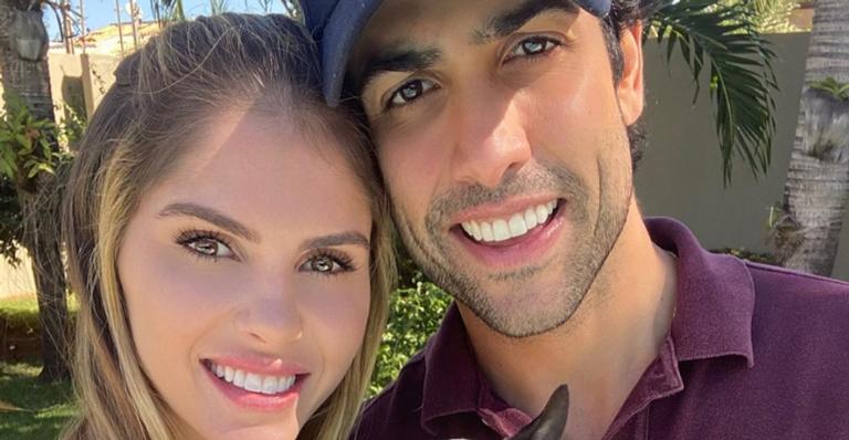 Gustavo Theodoro exibe foto de seu casamento com Barabra Evans: ”Que dia especial”