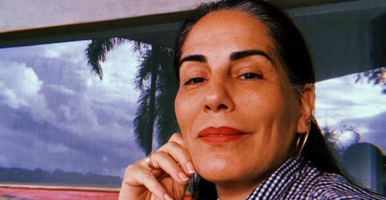 Glória Pires encanta seguidores ao compartilhar clique ao lado do filho caçula