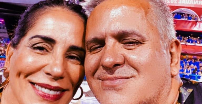 Gloria Pires posa com o filho caçula e semelhança com o pai rouba a cena: ”A cara do Orlando”