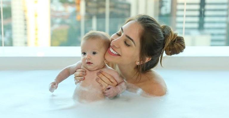 Momento mãe e filho! Romana Novais aproveita tarde brincando na companhia do filho, Ravi