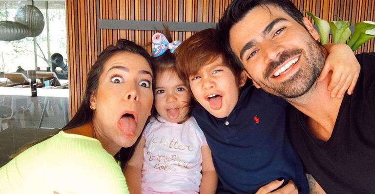 Adriana Sant’Anna mostra parquinho que fez para os filhos no quintal de casa