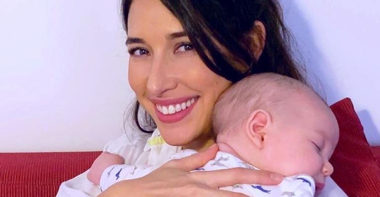 Giselle Itiê derrete a web com clique amamentando o filho, Pedro Luna: ”Mergulhados no puro amor”
