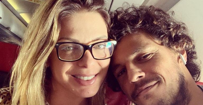 Sheila Mello ganha declaração do namorado, João Souza: ”Apaixonado em você”