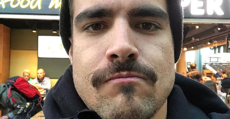Em quarentena, Caio Castro deixa web com água na boca ao surgir comendo polvo