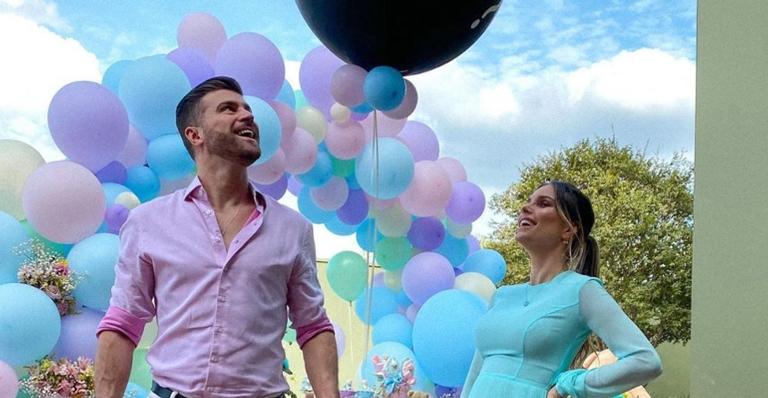 Após chá revelação, Flávia Viana comemora sexo do primeiro filho com Marcelo Zangrandi