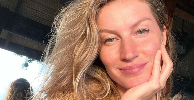 Gisele Bündchen celebra o Dia do Meio Ambiente abraçada a árvore: ”Esta é a nossa casa”
