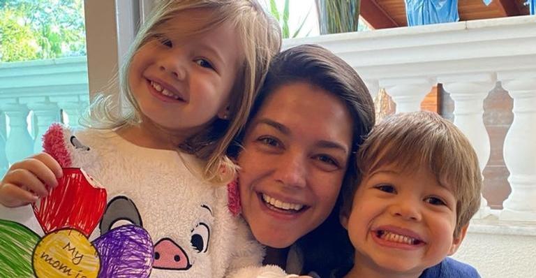 Thais Fersoza encanta com momento fofíssimo ao lado de Melinda: ”O maior presente de Deus”