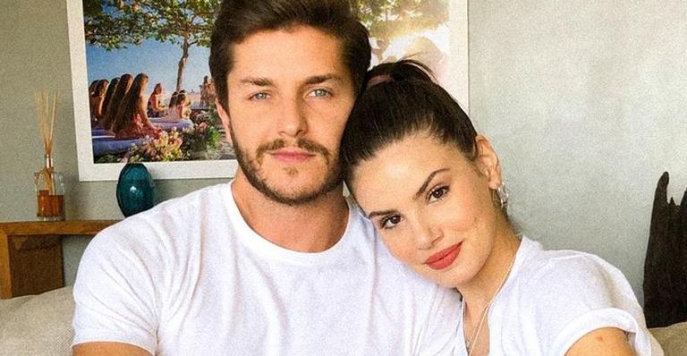 Camila Queiroz lista qualidades de Klebber Toledo e fala sobre primeiro filho: ”O bebê vai vir!”
