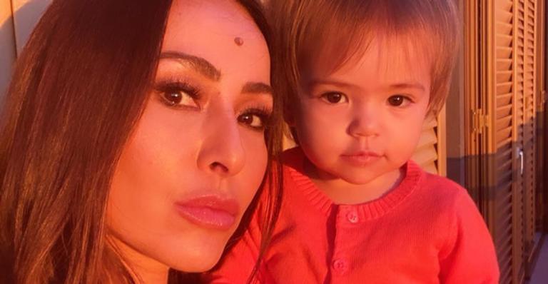 Sabrina Sato publica fotos de Zoe comendo e seguidores se derretem: ”Uma princesa”