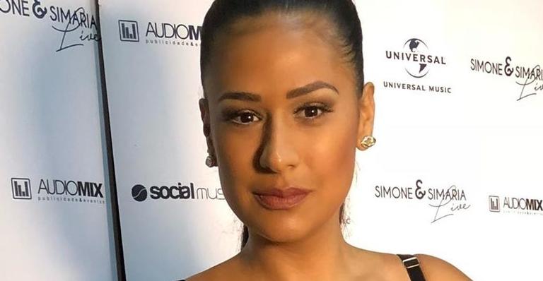 Em live, Simone acalma fã aos prantos que queria cometer suicídio: ”Você é preciosa para Deus”
