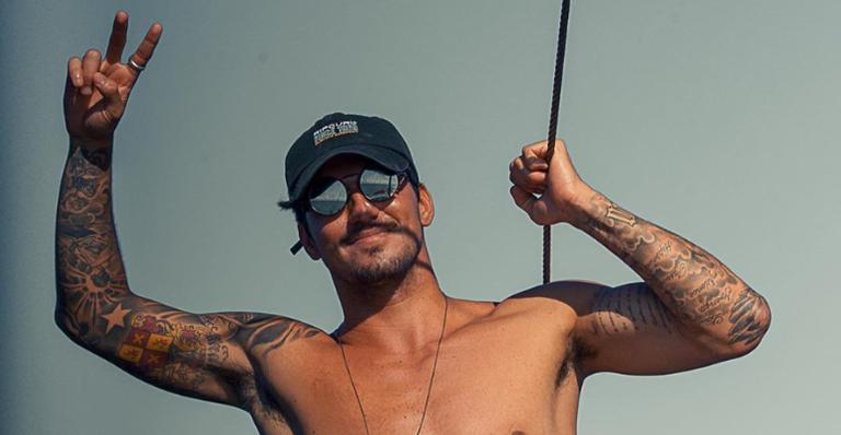 Com cliques e vídeos surfando, Gabriel Medina celebra Dia do Oceano
